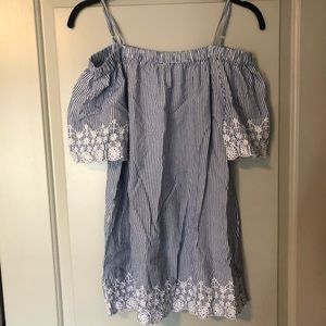 Blue & White Off the Shoulder Top w Embroidery - M